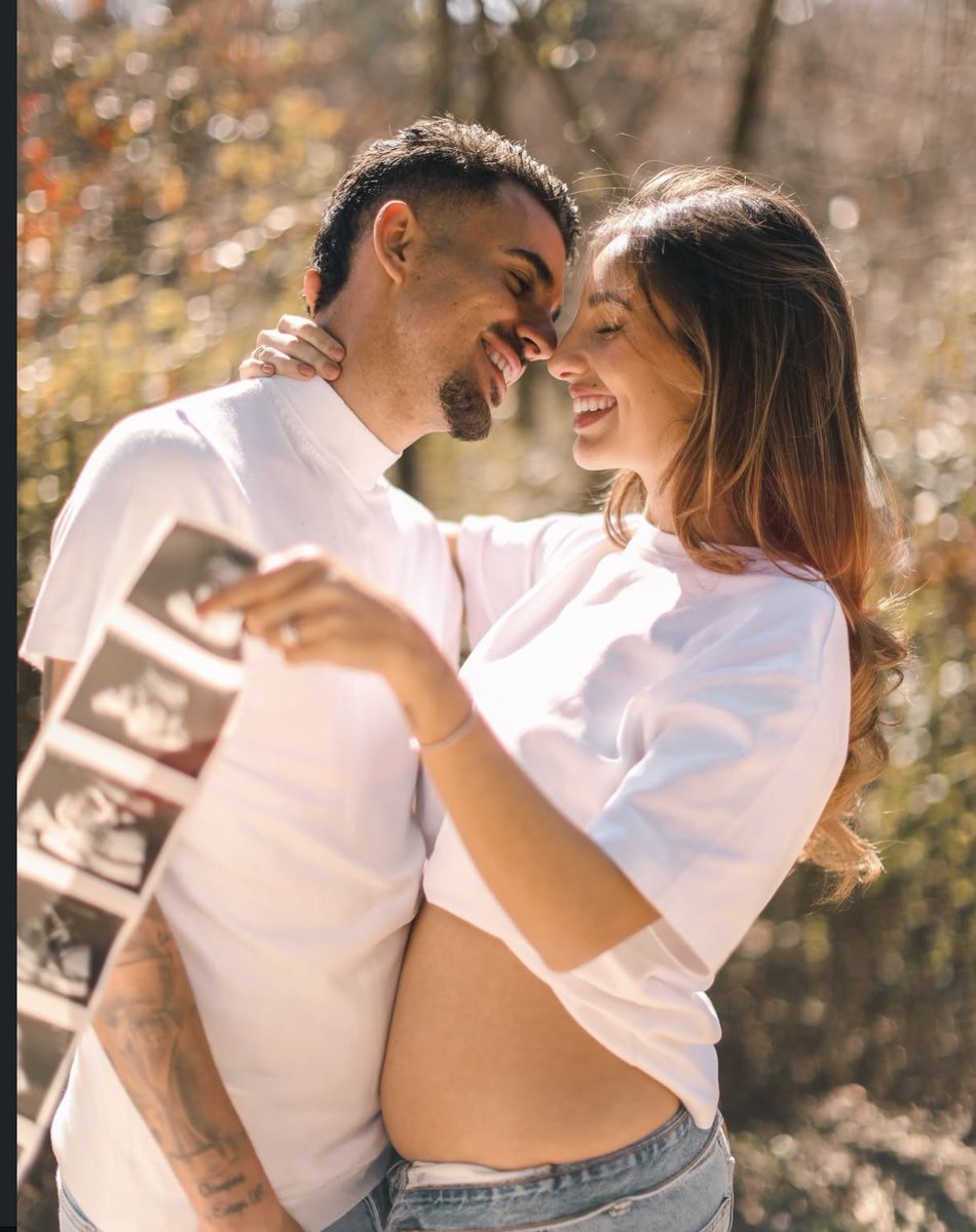 Congratulations to Dani Ceballos and his girlfriend who are expecting twins. 🤍