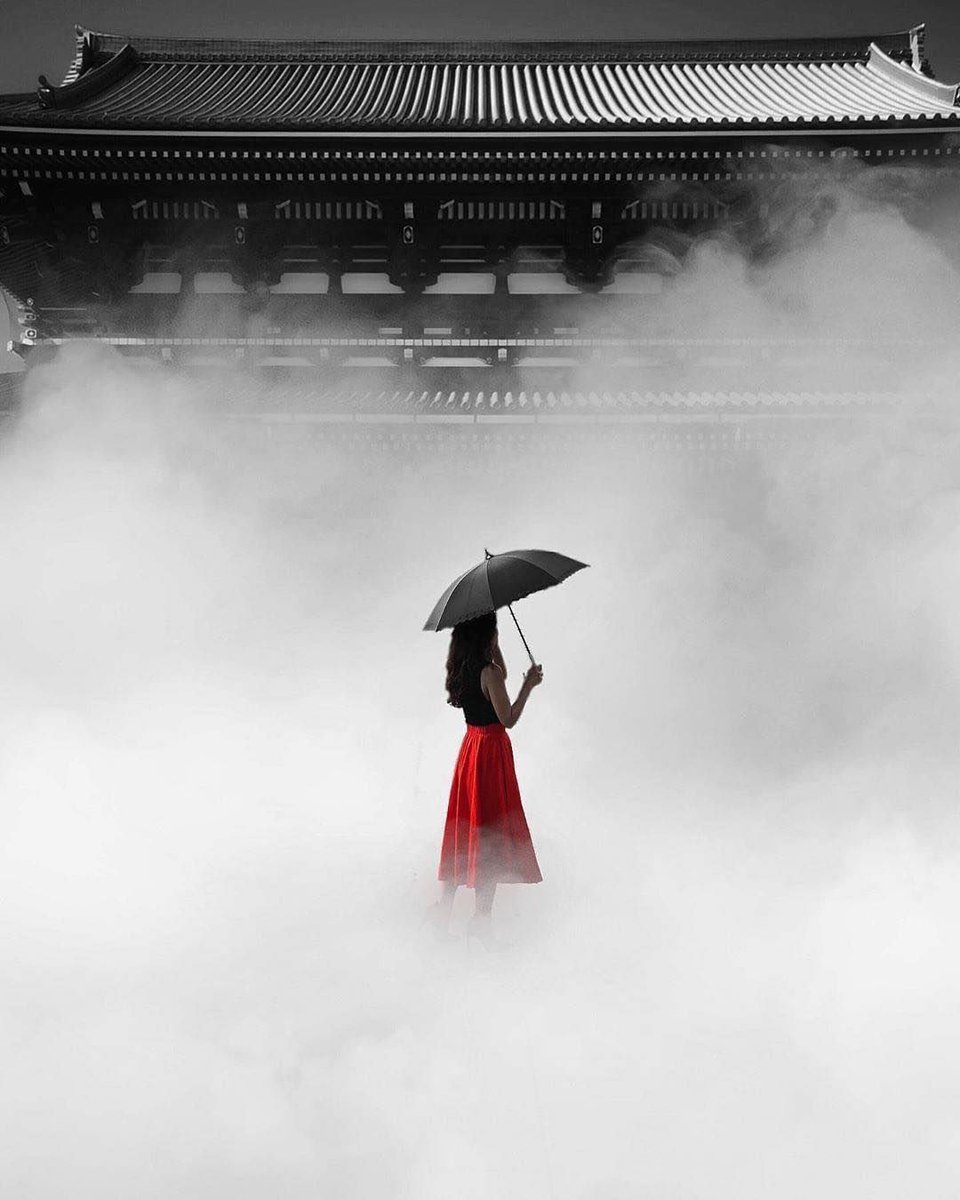 "Žena stoji, kao kapija, na izlazu kao i na ulazu ovoga svijeta."

I. Andrić