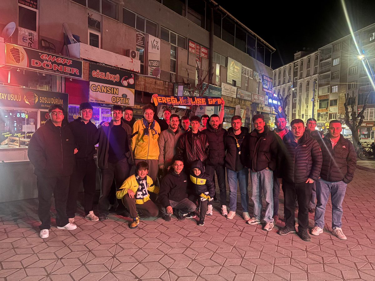 EregliLise's tweet photo. BU SEVDA BİTMEZ GÖNÜLLERDE!

Fenerbahçe'miz samsunspor maçını hep birlikte izledik.

#eregligfb https://t.co/ImP8ueTa6j