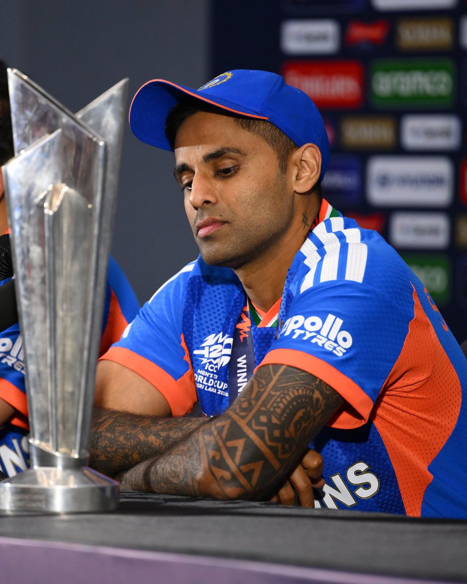 The 𝐂𝐚𝐩𝐭𝐚𝐢𝐧 and his 𝐂𝐮𝐩 😍🏆

#T20WorldCup
