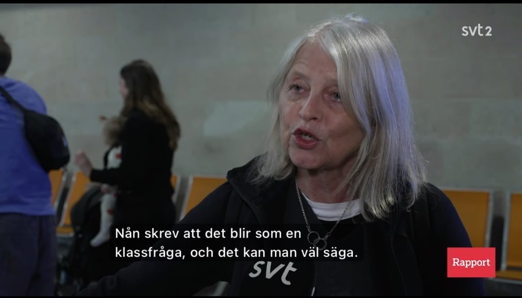 TheSurgubbe's tweet photo. Mänskan har åkt till kapitalismens och ojämlikhetens högborg på jorden och beklagar sig över att det är en klassfråga om man lyckas ta sig hem till Sverige igen. Jag är så jävla trött på satans hycklare som denna kvinna. https://t.co/3l6dpYPaPe