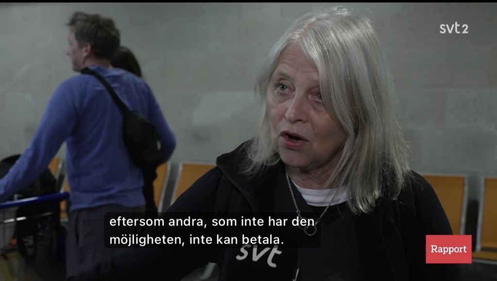TheSurgubbe's tweet photo. Mänskan har åkt till kapitalismens och ojämlikhetens högborg på jorden och beklagar sig över att det är en klassfråga om man lyckas ta sig hem till Sverige igen. Jag är så jävla trött på satans hycklare som denna kvinna. https://t.co/3l6dpYPaPe
