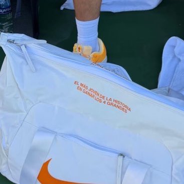 “the youngest man in history to win the four grand slams” on carlitos’ bag 🧡🌟