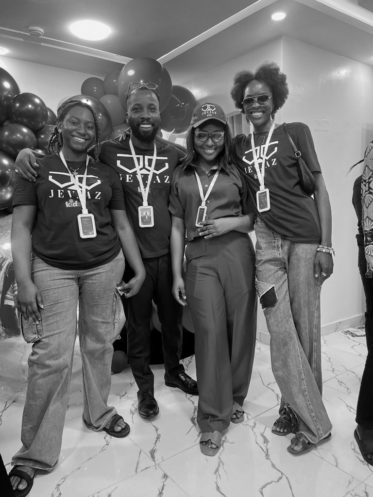 FirstClassPilot tweet media