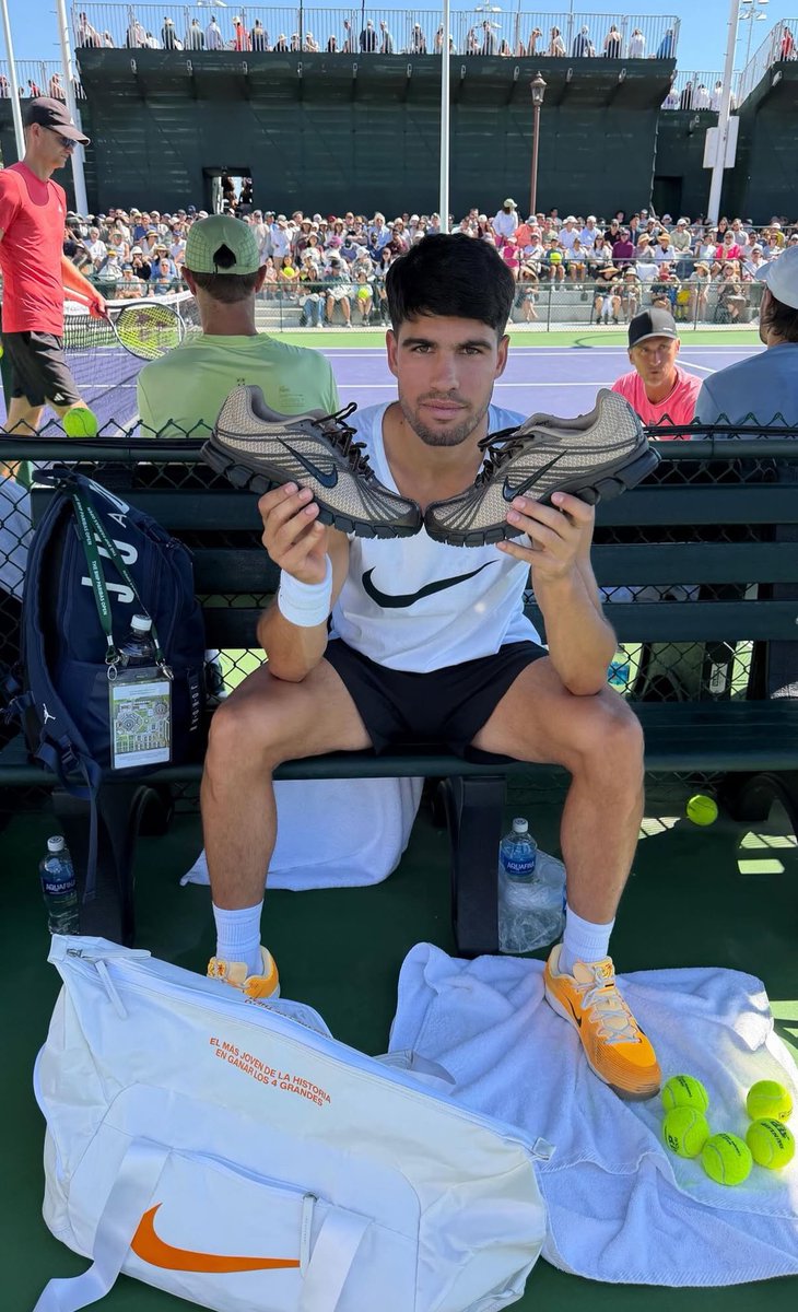 he’s so obsessed with shoes 😭😭😭😭