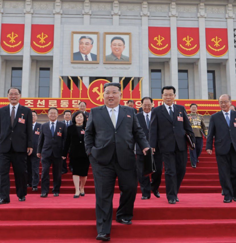 Demokrasinin olmazsa olmazı seçim , pazartesi günü k.kore halkı seçimini yapacak .

Tek aday: "Kim Jong-Un"
