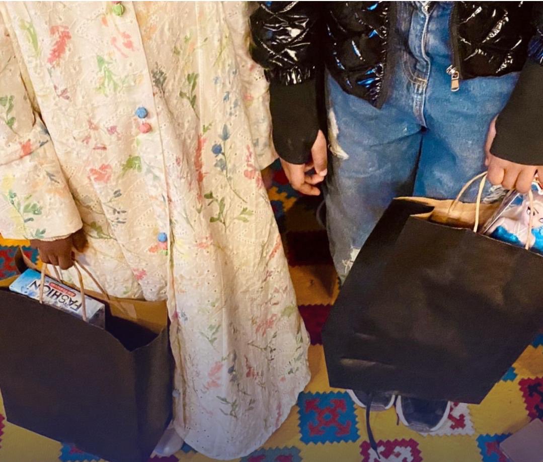 بين الإفطار والسحور… برنامج رمضاني مشوّق يجمع مستفيدات كيان في ضيافة كريمة #خبر_الرياض

<a href="/halabi_al/">Wasilah Al Halabi</a>

الرياض _ وسيلة الحلبي
تصوير: رغد جبار المالكي

في أجواء رمضانية عامرة بالمحبة والألفة، اجتمعت مستفيدات جمعية كيان للأيتام ذوي الظروف الخاصة على مائدة العطاء والإنسانية في أمسية