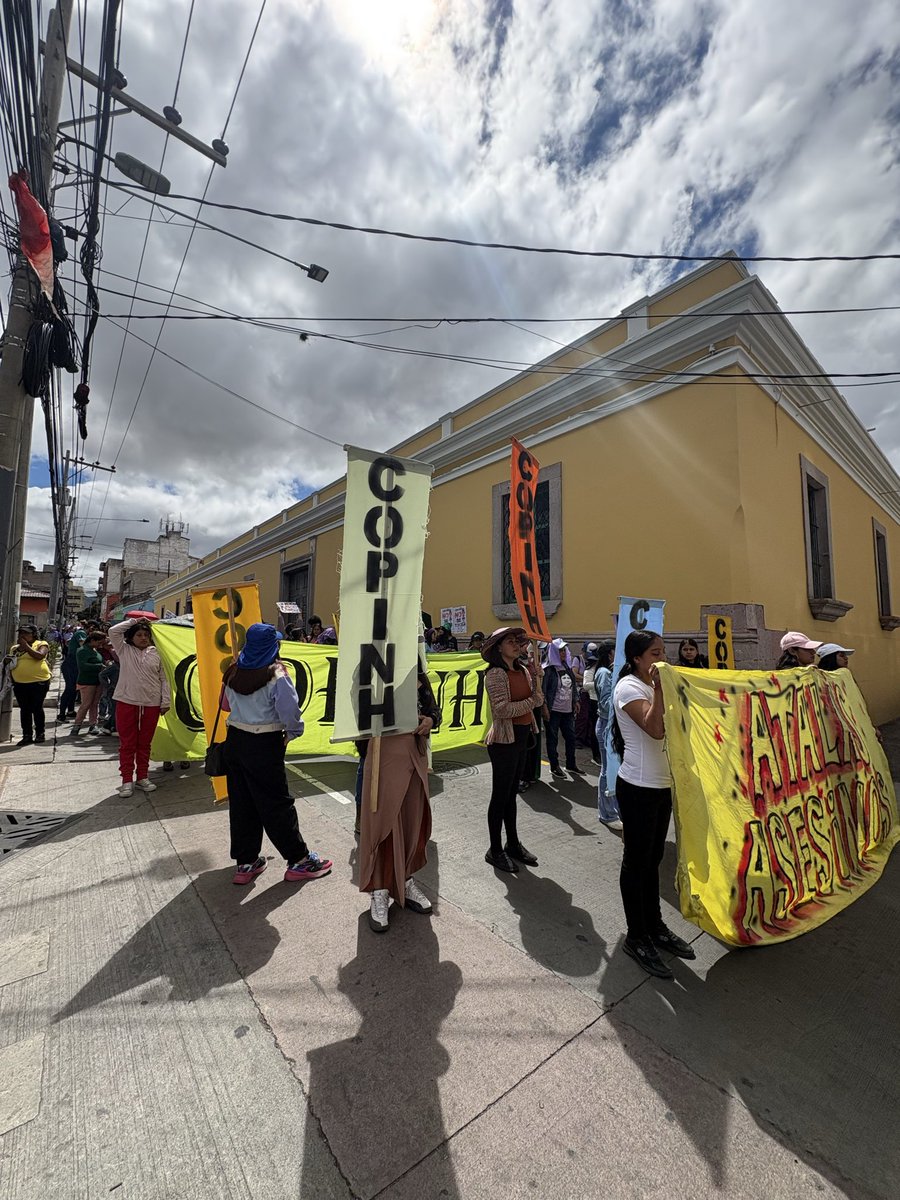 Este #8M decimos que cesen la impunidad, los femicidios y la violencia y que se expanda la esperanza de Berta. #Berta10AñosDeEsperanza #Honduras #antimonumento
📣 ¡Justicia, justicia, justicia!📣
