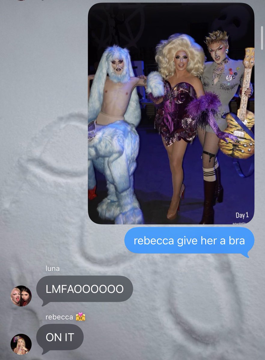 liviefy's tweet image. whenever she’s naked i send it over to rebecca she gets the job done #Modest #Classy