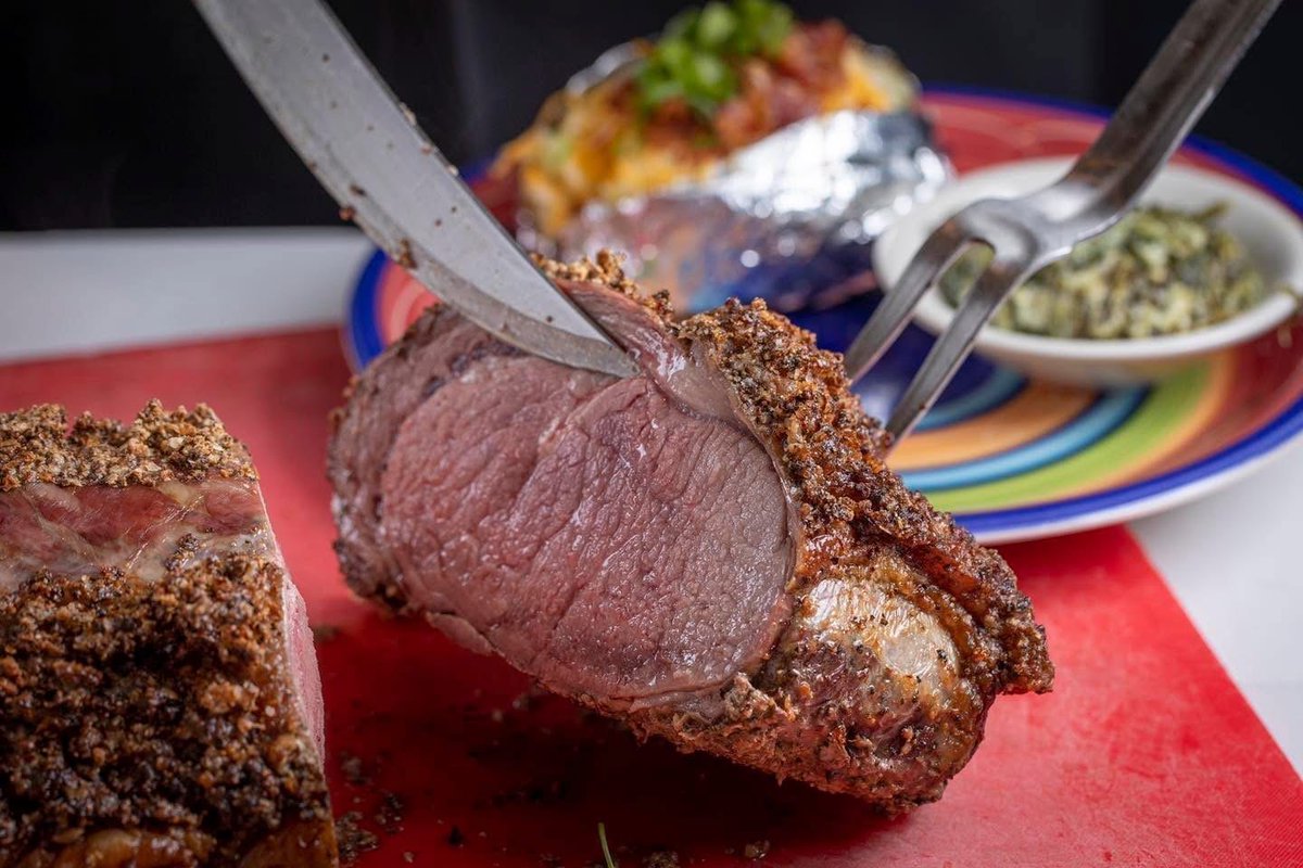 Roasted Prime Rib Thursday thru Sunday after 4pm
12oz Slow Roasted Prime Rib
All steaks are served with your choice of veggie or baked potato and a house or Caesar salad.