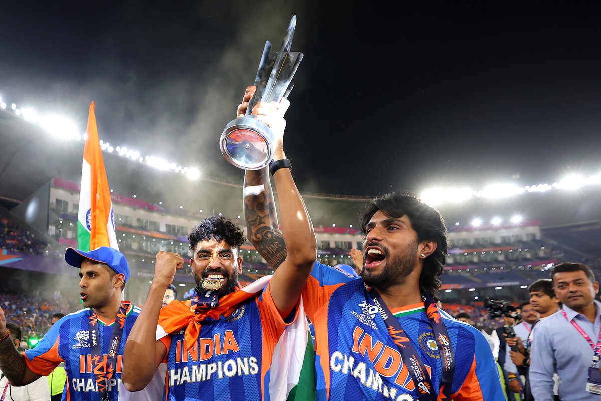 BCCI's tweet photo. The smiles say it all 😌

Vibe of champions 😎

#TeamIndia | #T20WorldCup | #MenInBlue | #Final https://t.co/F65Rn4Fi1E