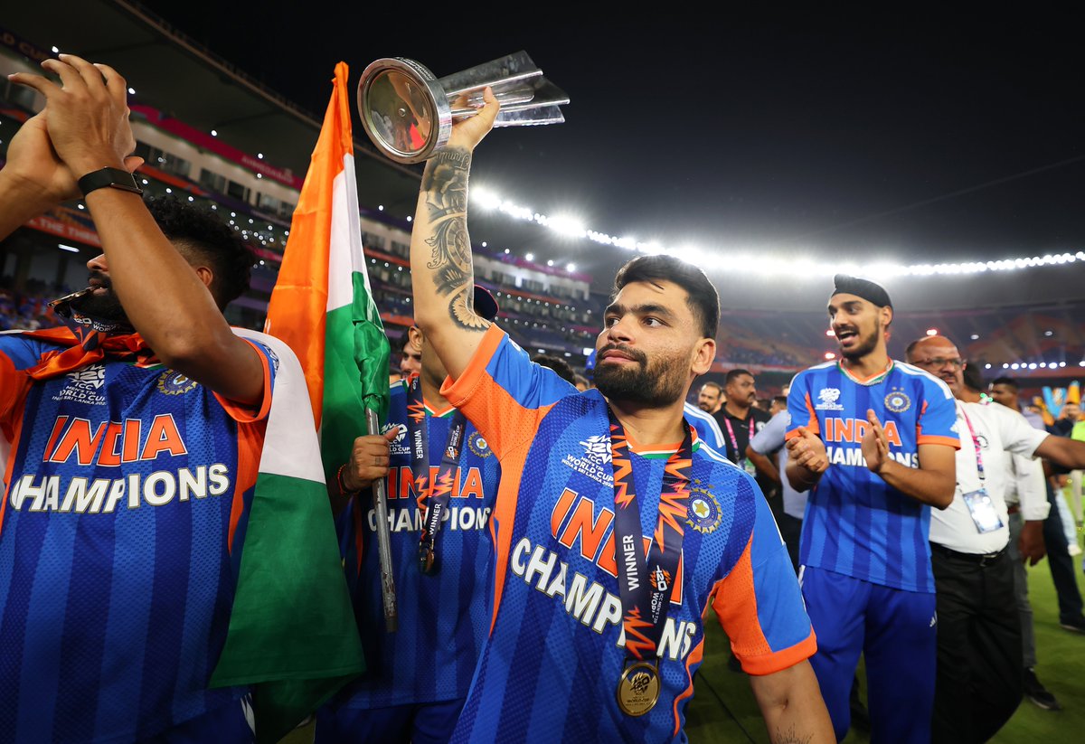 The smiles say it all 😌

Vibe of champions 😎

#TeamIndia | #T20WorldCup | #MenInBlue | #Final