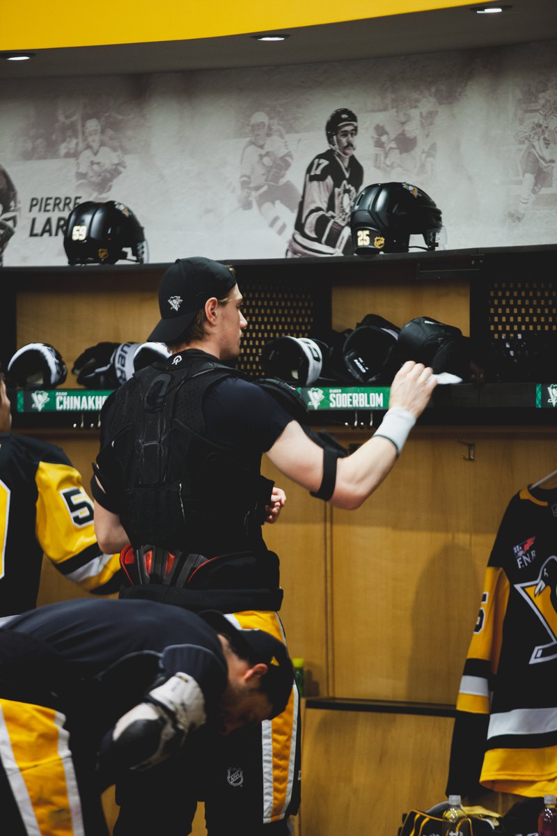 penguins's tweet image. A Penguins debut for Elmer Soderblom 🐧

Penguins vs. Bruins starts now on @NHL_On_TNT!