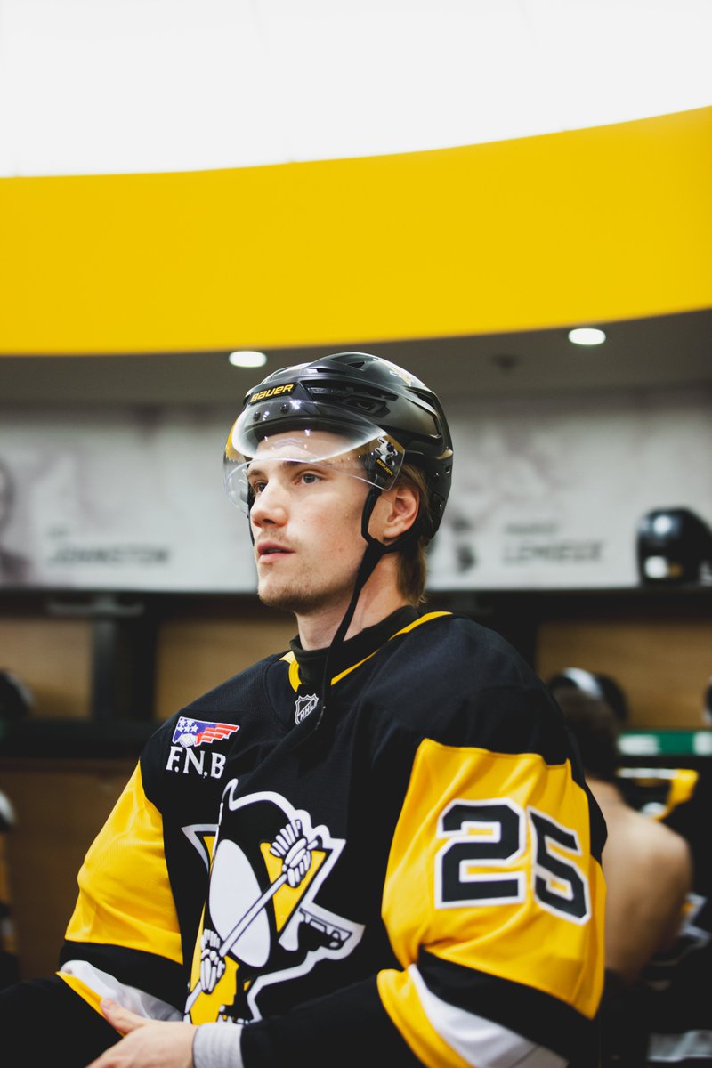 penguins's tweet image. A Penguins debut for Elmer Soderblom 🐧

Penguins vs. Bruins starts now on @NHL_On_TNT!