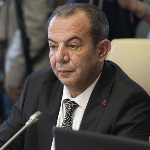 Tanju Özcan: Türkiye genelinde tüm Savcılara sesleniyorum! 

Gizli tanık olmak istiyorum!   

Melih Gökçek başta olmak üzere bakanlık yapmış ve yapanlar ile ilgili bildiklerim var!   

Kod adımı “KÖROĞLU” koyun.