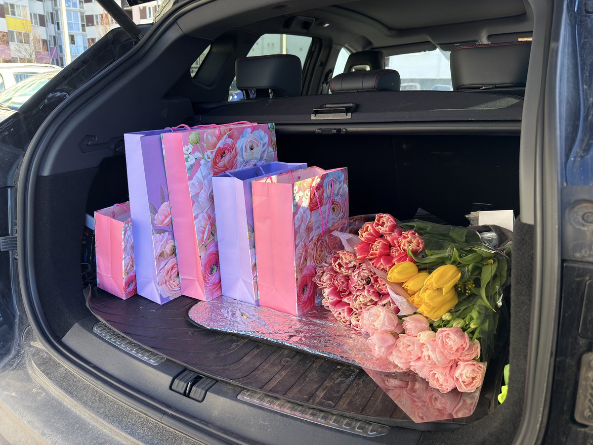 SofRudenko's tweet photo. Сегодня с мужем поздравляли всех женщин, которые пели на наше родство) https://t.co/Z0YWHYTtSi