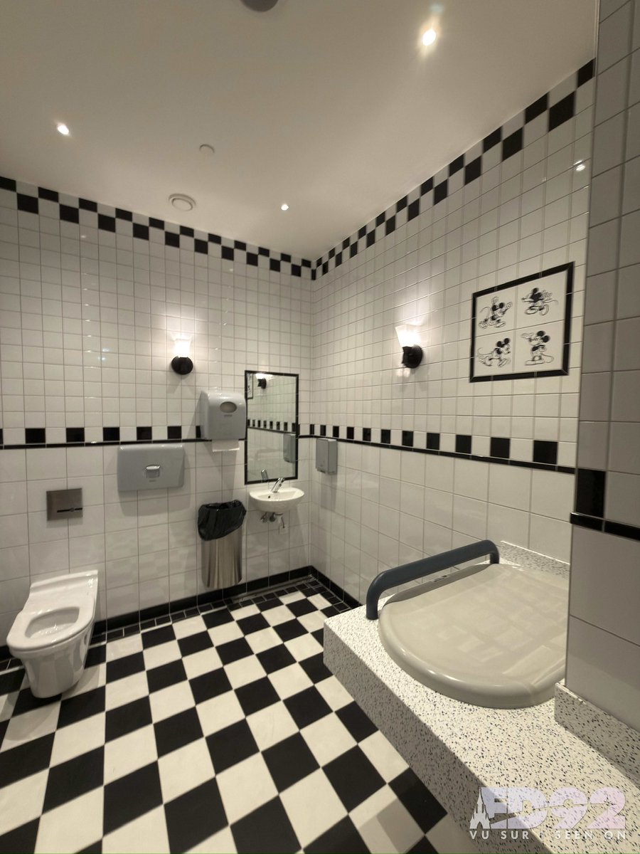 ED92Magic's tweet image. New and lovely baby🍼 care facilities have  opened at Walt Disney Studios✨

Magic spreads all over the walls with Mickey hanging around ❤️✨

Take a look 👀 

#Babycare #DisneylandParis