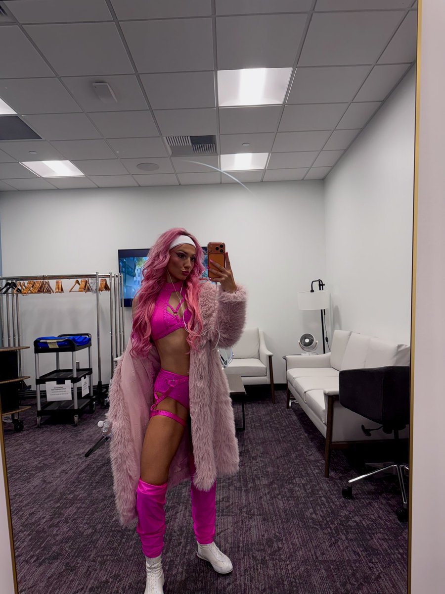 _pinky_montoya's tweet image. moment for the gear 👏💓💗 #PINKY #PinkHaze