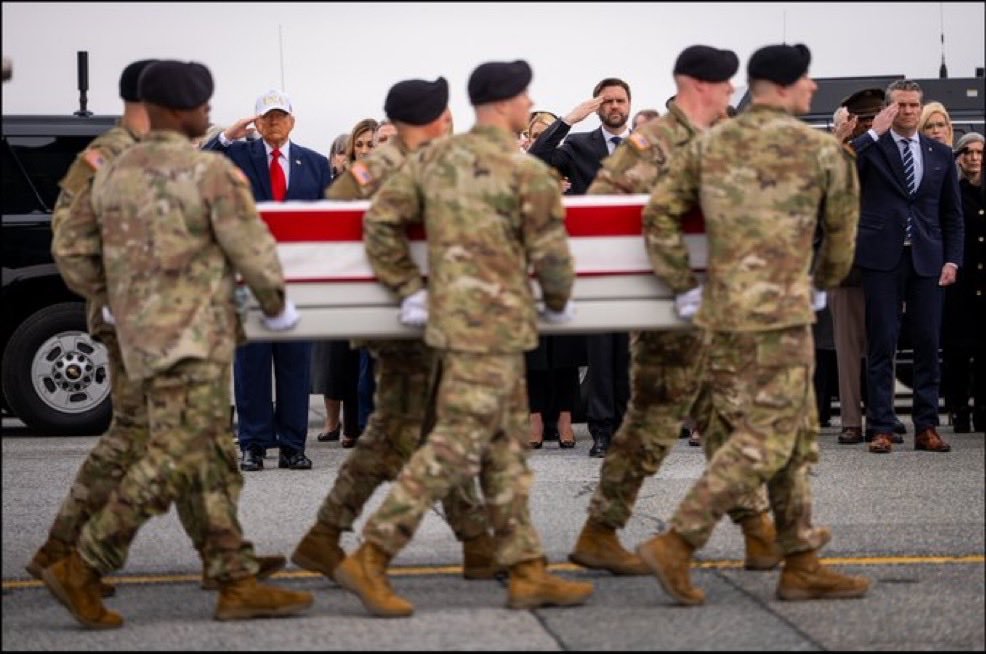 CNN: 

Şimdiye kadar 9 Amerikan askeri ö*dü.