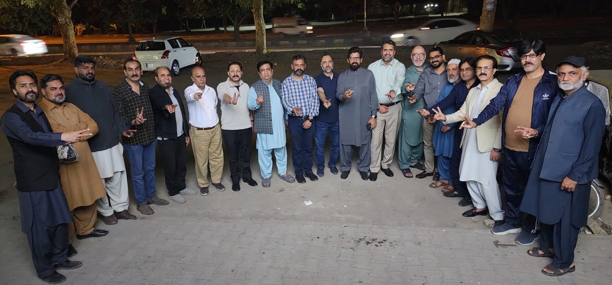 ایم ڈبلیو او رجسٹرڈ کے چئیرمین عابد محمود مغل  صدر سعد مدثر جنرل سیکرٹری شیخ محمد وحید اور ایگزیکٹو باڈی نے ڈیموکریٹس پینل کی غیر مشروت حمایت کا اعلان کر دیا
<a href="/AsadAToor/">Asad Ali Toor</a> <a href="/Bashirchaudhry/">Bashir Chaudhary</a> <a href="/Qarar009/">Shakeel Qarar</a> <a href="/QayyumReports/">Abdul Qayyum Siddiqui</a> <a href="/javerias/">Javeria Siddique</a> <a href="/khawarnawazraja/">Khawarnawazraja🧢</a>