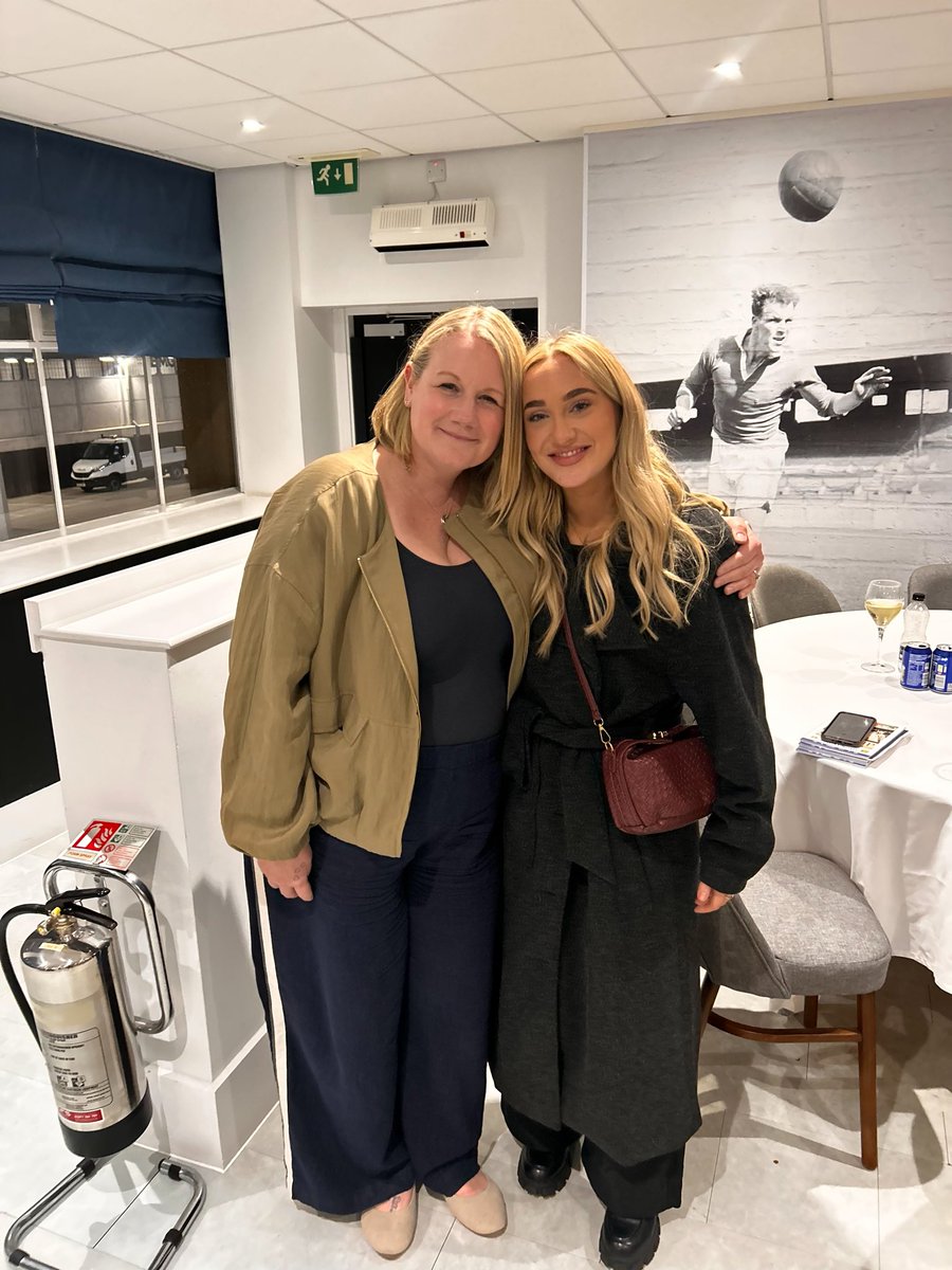 Paige Williams tweet media