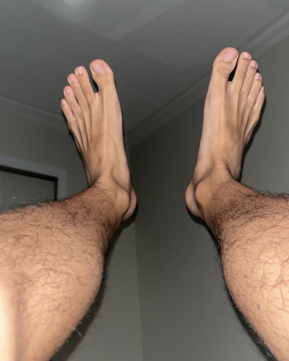 CASHGODJ's tweet photo. Face                            Feet https://t.co/1bRPr7LBuq