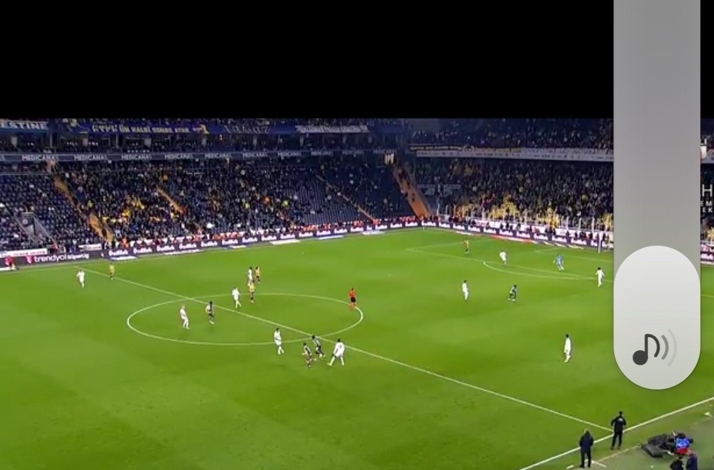 meftunbe's tweet photo. @tribunGS Arkadaki oyuncuyu niye kırptın https://t.co/FihBcXlpLt