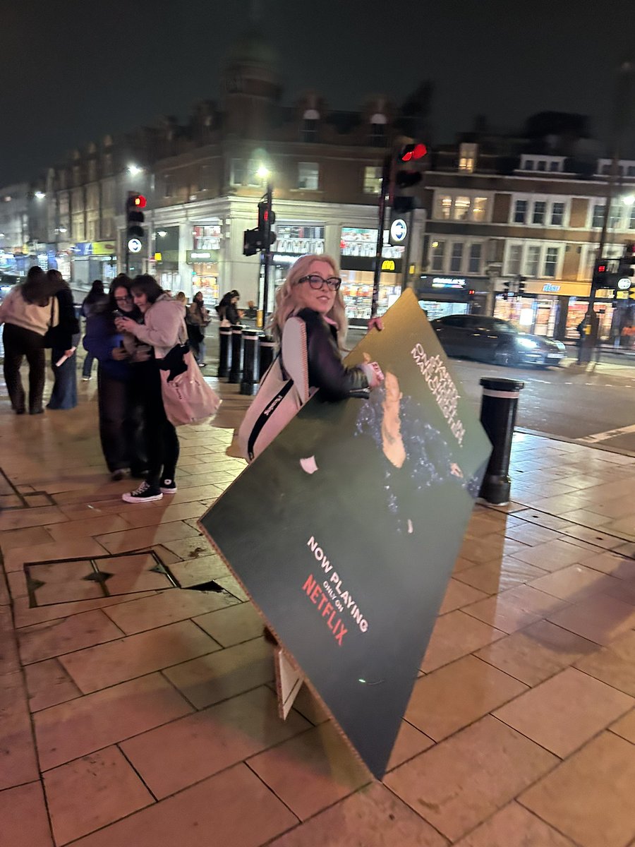 goldensofx's tweet photo. no merch left behind https://t.co/6UGv0oqZJF