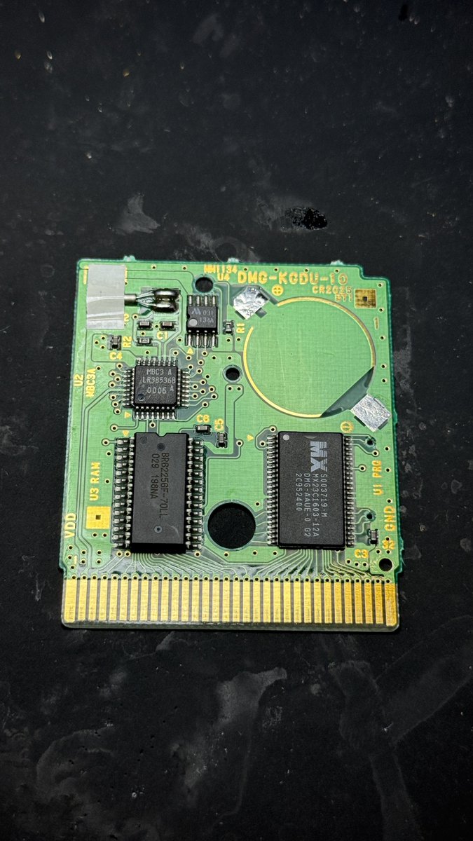 pocketmodz's tweet photo. Sometimes simple problems aren’t always simple tasks. This Pokémon Gold version that was sent to me wouldn’t save as the battery was dry even though it was previously replaced. The cartridge also wouldn’t easily be read when inserted due to some reason. So let’s fix that!

(1/2) https://t.co/w4MuuOfNUc