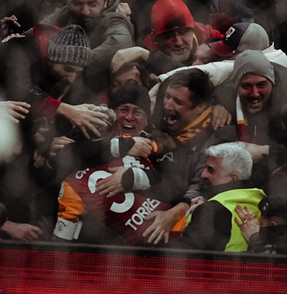 Adalet, kuralların doğru uygulanması ve herkesin yazılı kurallara karşı eşit olması anlamına gelir!
Sadece adil rekabet istiyoruz!