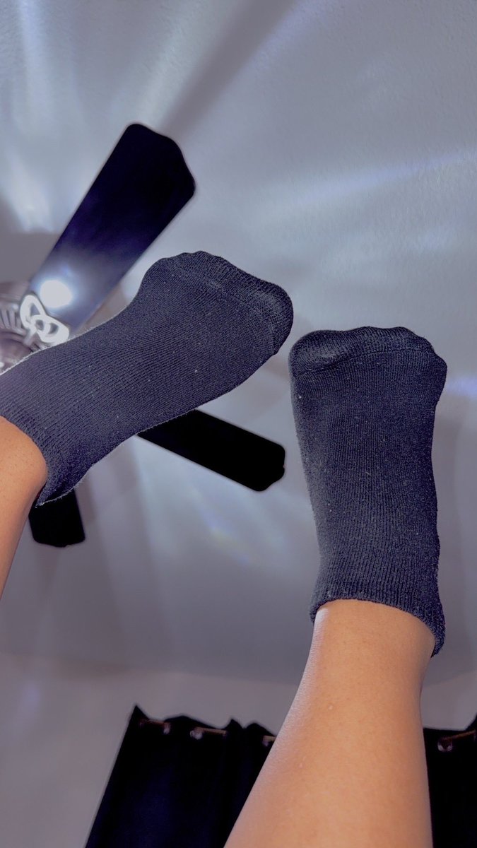 novarose_22's tweet photo. Making you weak with simple black socks😈💦
Looking for content you desire? DM baby. I like to pleasee &’ drain your wallet😘
#footfetish #toes #feetworshi̇p #paypiggy #feetbuyers #FreakyAF #soles #feetvid #feetfriends https://t.co/htqL84Kvdz