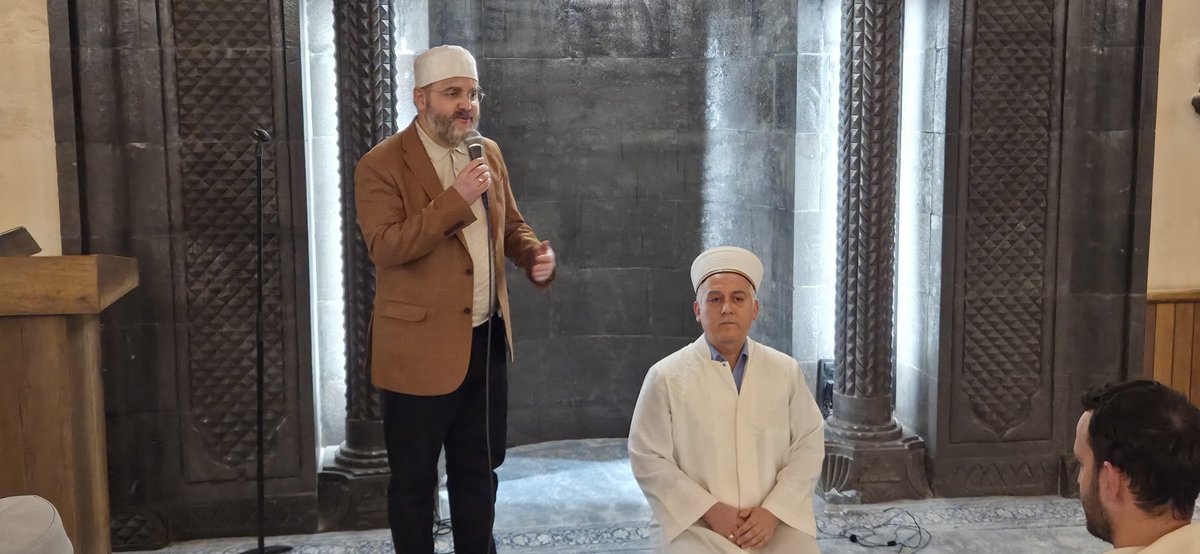 CamiiEruslu's tweet photo. Bu gece kılınan hatimli teravih  namazına misafir olarak katılan Gaziantep İl Müftümüz Mustafa Soykök  hocamız kısa bir konuşma yaptı. https://t.co/3BQFGVkI4e