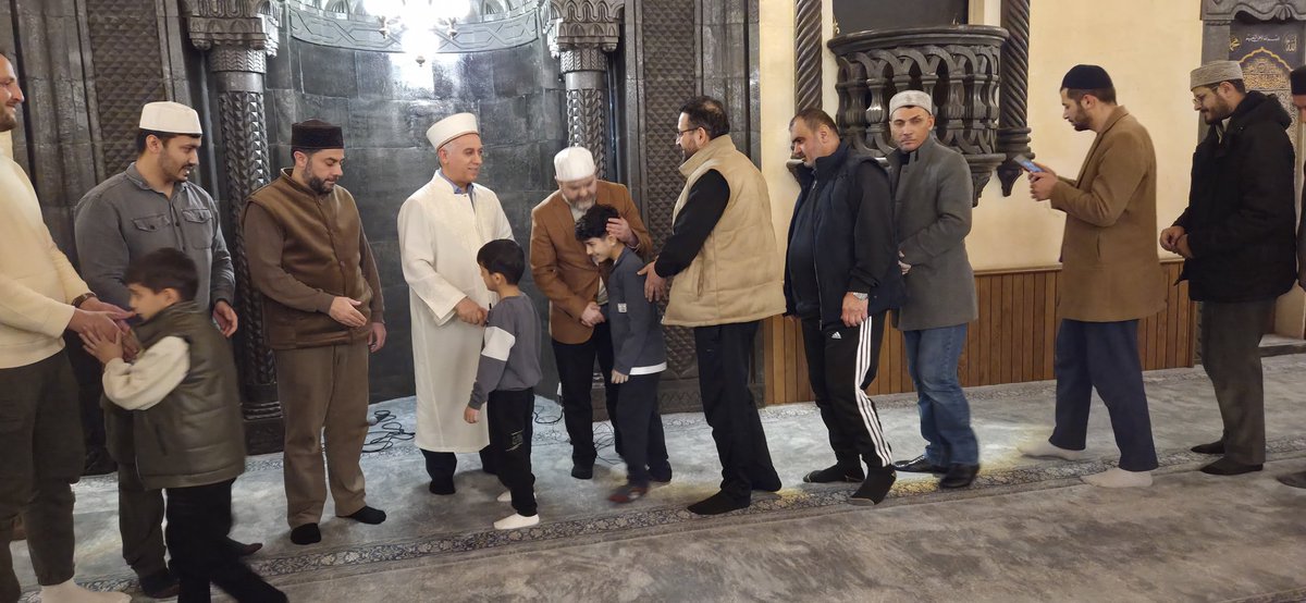 CamiiEruslu's tweet photo. Bu gece kılınan hatimli teravih  namazına misafir olarak katılan Gaziantep İl Müftümüz Mustafa Soykök  hocamız kısa bir konuşma yaptı. https://t.co/3BQFGVkI4e