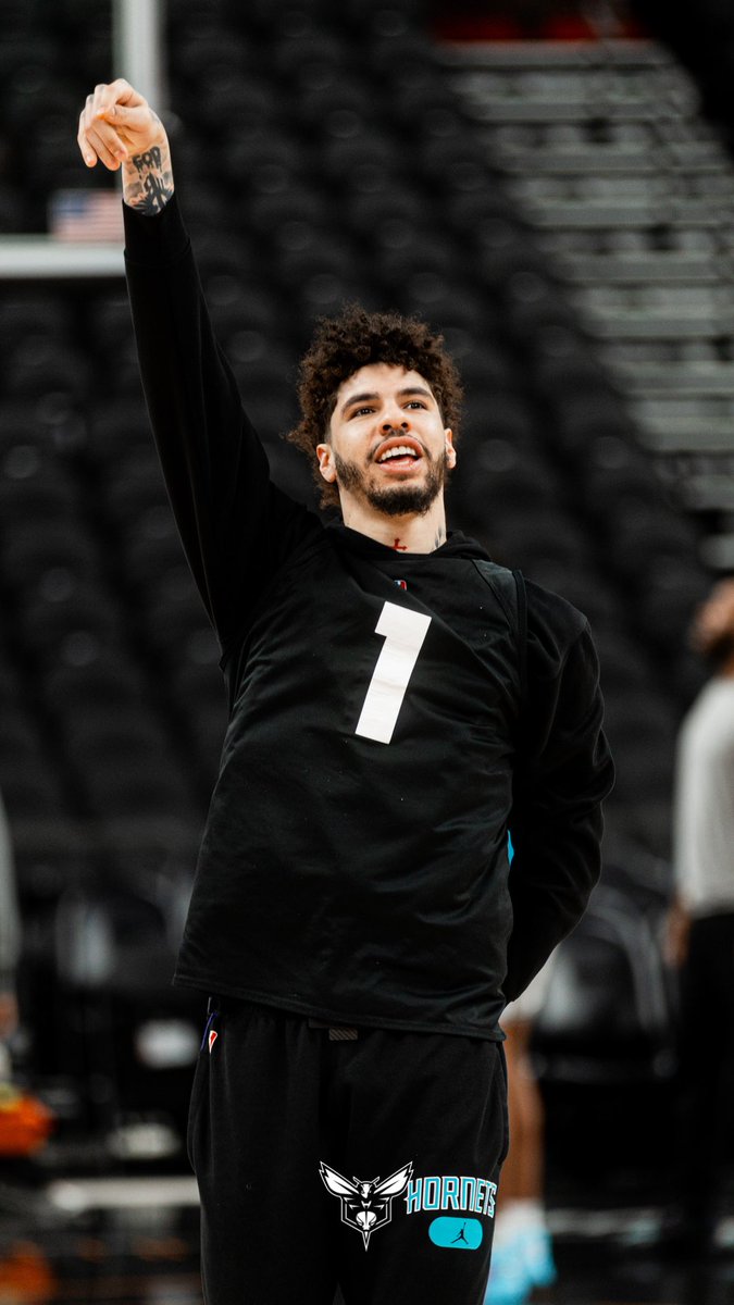 hornets's tweet photo. happy hoopin’ https://t.co/ROmcXRJgCA