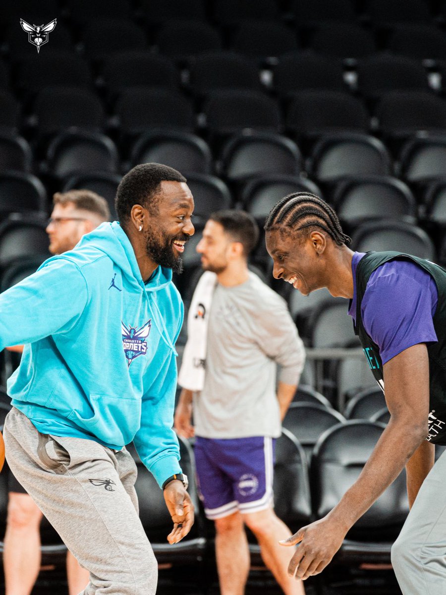 hornets's tweet photo. happy hoopin’ https://t.co/ROmcXRJgCA