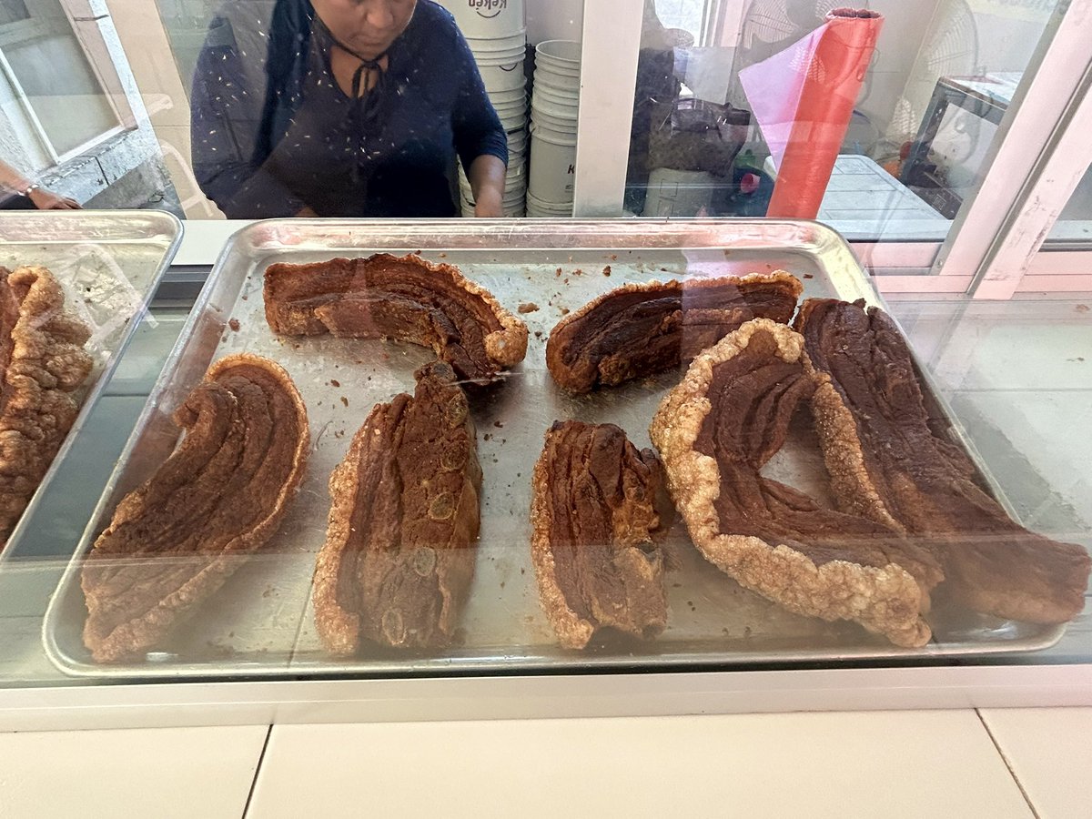 ¿Cual pedazo me llevo?
Comida dominguera, chicharrón de barriga 🤤🤤😋😋
#humildemente de #Chiapas para el #mundo