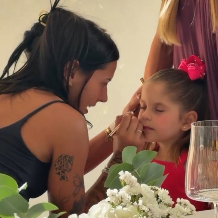 MiotoMood's tweet photo. Odeio ela com o Z*.
Mas não posso negar que ela com a Floflo me toca um pouco 😅😂 https://t.co/WICMjqwm01