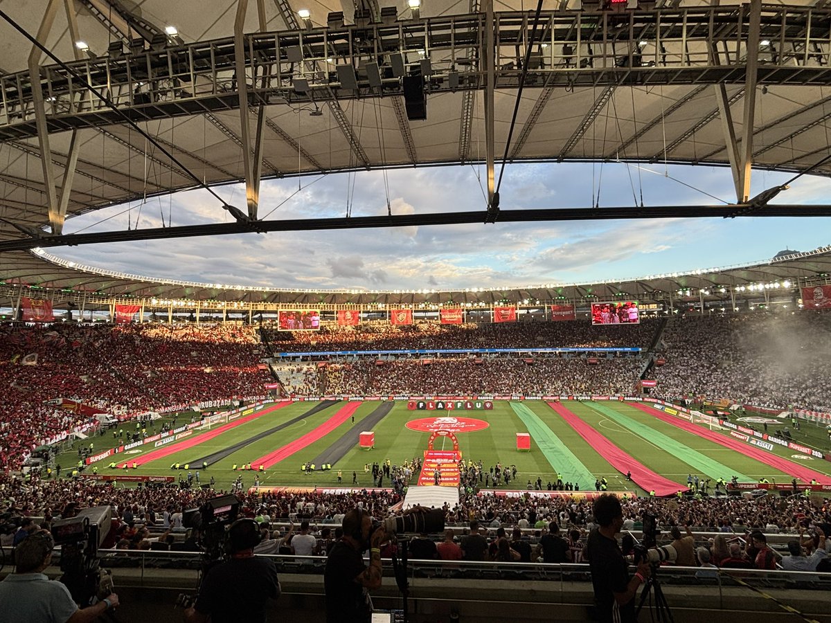 PabloRaphaelRUA's tweet photo. Com tranquilidade Flamengo x Fluminense é o clássico mais charmoso do Brasil. https://t.co/7gMtOlanbk