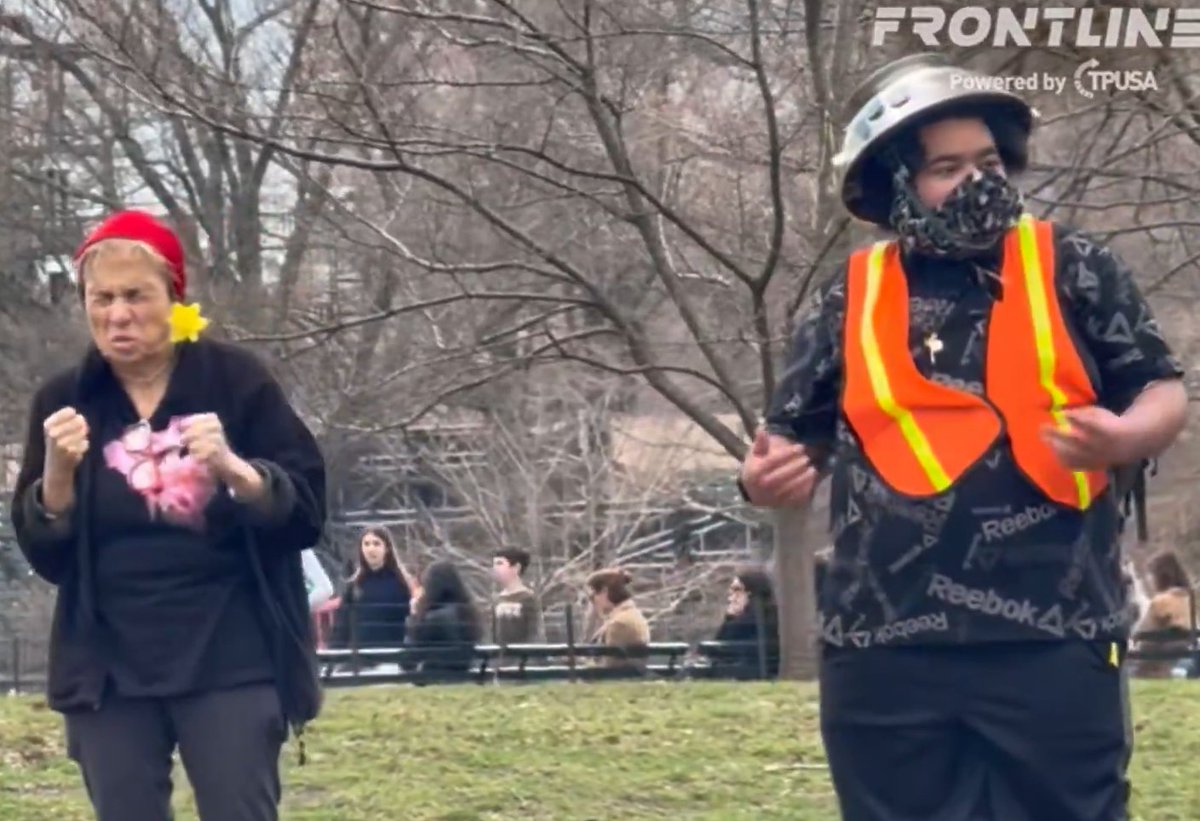 TruthSlingerX's tweet image. .
🙄International Women's Day: Women have gathered in Central Park in New York City to take part in “rage exercises.”   

The women can be heard doing a ritual and then screaming to let out their anger.

The colander helmet is a nice touch...

#mentalillness