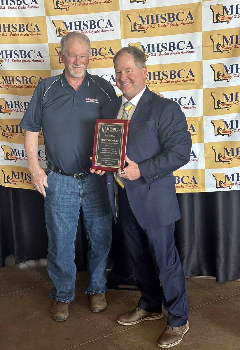 BorgiaAthletics's tweet photo. Congratulations to Coach Rob Struckhoff on being inducted into the MHSBCA Hall of Fame. A very well deserved honor. Way to go Rob! https://t.co/80UaQIzsUF