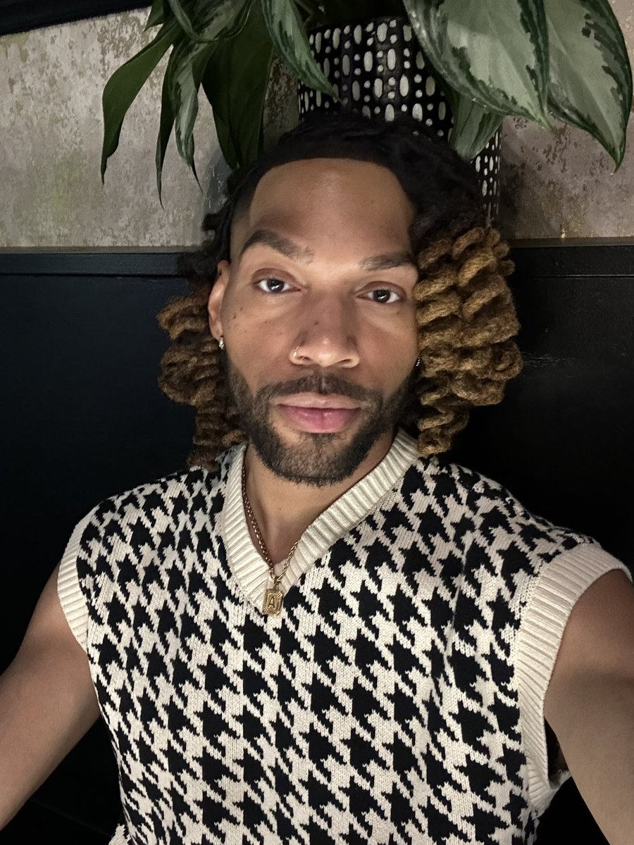 L E V A R ✨ tweet media