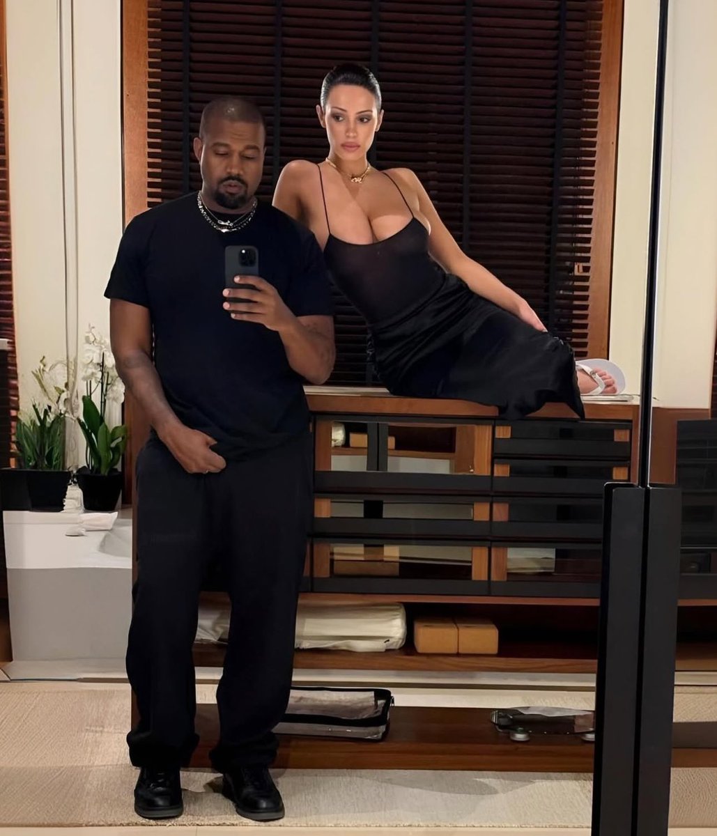 ReddCinema's tweet photo. Ye and Bianca 📸 https://t.co/4HTcyWuZ1s