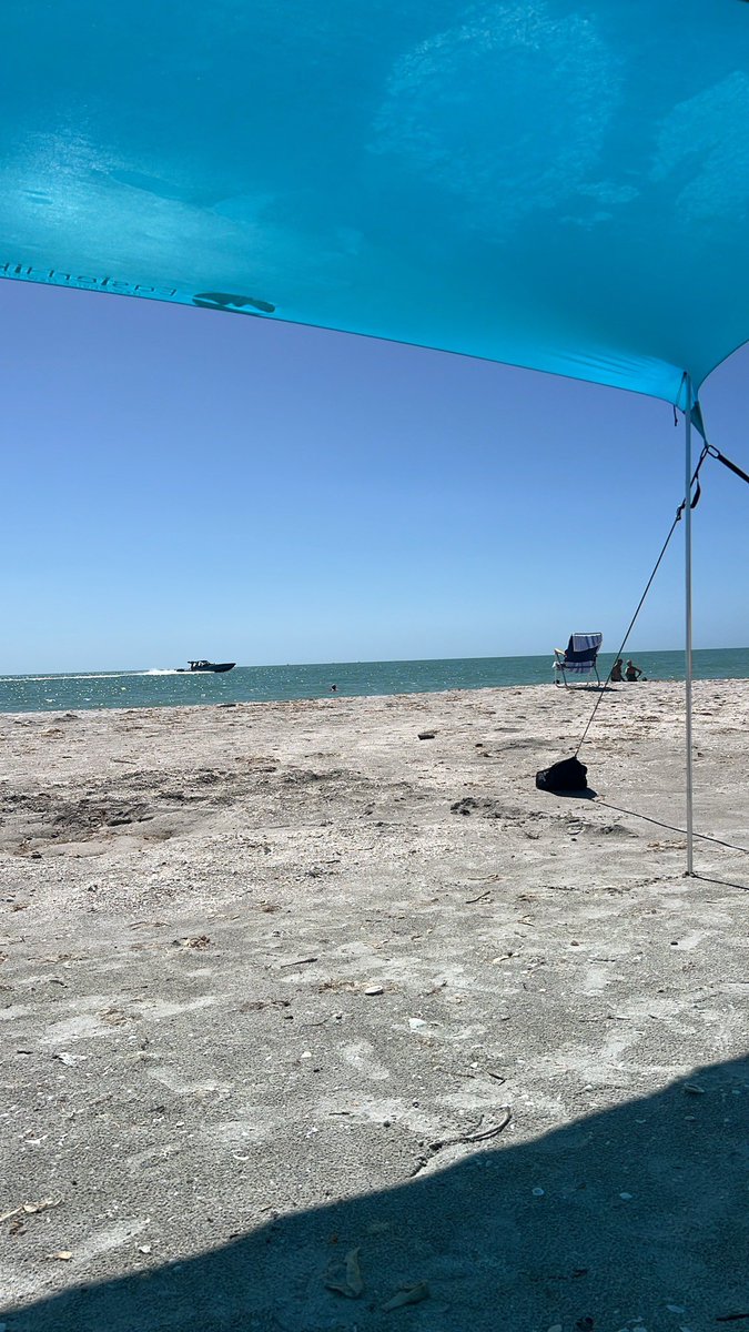 BravesFan_72's tweet photo. Not the outcome we wanted, but it’s always a great day relaxing on #Sanibel beach listening to @IngramRadio & @nickgreen20 call the @Braves today. Too bad @jchad680 had to sit behind a column 🤣. https://t.co/bHioI7lf4K