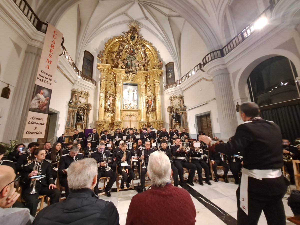 Hoy hemos asistido a un concierto benéfico conjunto de la Agrupación Musical Stmo Cristo del Perdón de la Cofradía de la <a href="/sagradapasion/">Cofradía Pasión</a> y la <a href="/AmReloj/">AMTorreDelReloj</a> cuya recaudación ha ido al Centro Albor de las Hermanas Oblatas