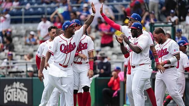 ¡CUBA, VUELVE A VENCER EN EL CLÁSICO!

La segunda victoria del equipo #Cuba: TEAM ASERE en este #VIClásicoMundial, es motivo de alegría y orgullo para nuestro pueblo que ama el béisbol y respalda el esfuerzo de nuestros deportistas.