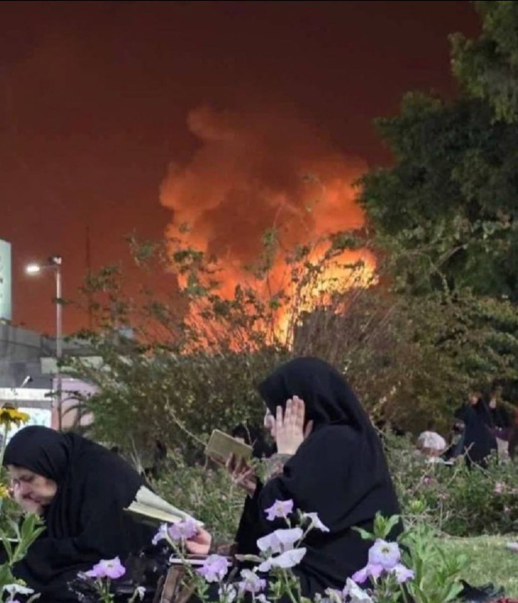 فوالله لا تمحو ذكرنا

الشعب الإيراني يصلي و يقراء القران تحت القصف الأمريكي