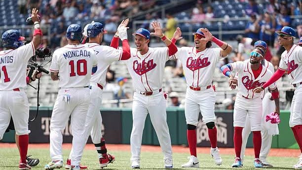 DrRobertoMOjeda's tweet photo. ¡CUBA, VUELVE A VENCER EN EL CLÁSICO!

La segunda victoria del equipo #Cuba: TEAM ASERE en este #VIClásicoMundial, es motivo de alegría y orgullo para nuestro pueblo que ama el béisbol y respalda el esfuerzo de nuestros deportistas. https://t.co/N4JHRmhI74