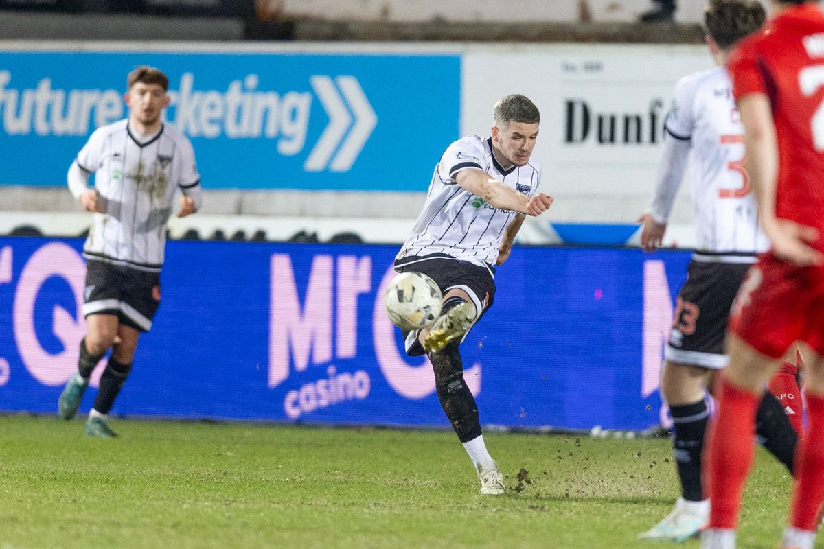 Charlie Gilmour tweet media