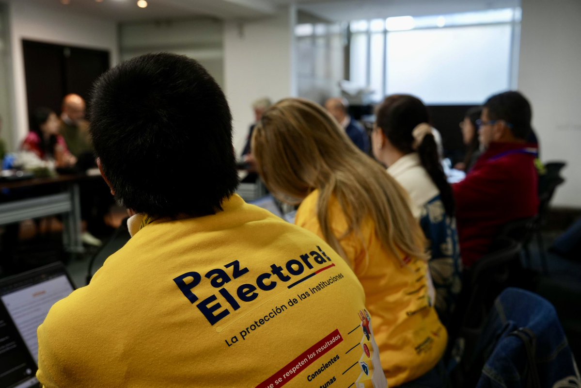 JencaMiroslav's tweet image. En esta importante jornada electoral, participé, junto con @GloriaCuartas, en la Instancia Tripartita de Protección y Seguridad #ITPS, mecanismo del #AcuerdoDePaz que coordina la respuesta institucional para la protección de firmantes de paz en su reincorporación política. 🧵