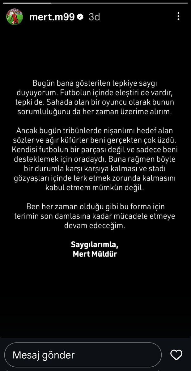 Şu şerefsizliği kim yapıyorsa tespit edilip, stada artık girmesi yasaklanmalı. #MertMüldür #FBvSAM <a href="/Fenerbahce/">Fenerbahçe SK</a>